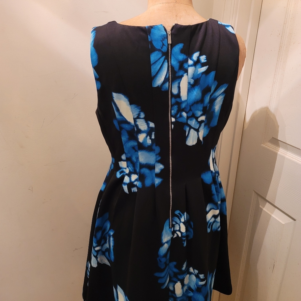 Dress - Picture 3 of 4